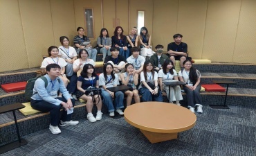 115.06.03_香港大學同學參觀圖書館照片圖片(另開新視窗)